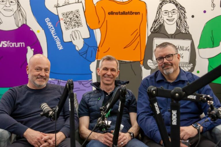 Micael Dufva, Siemens, Joakim Carlsson, Installatörsföretagen och Erik Roberger, Abelko, diskuterar cybersäkerhetslagen.