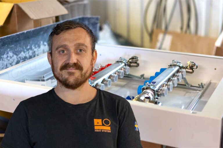 Att bygga golvvärmesystemet har tagit runt ett år och inneburit många resor till den italienska tillverkaren, berättar Nils Göthberg på Heat System Sweden.