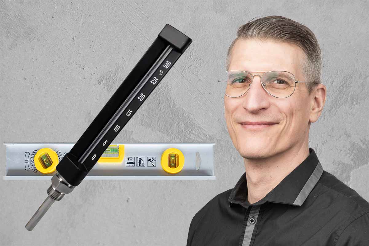 Måste en vätskefylld termometer ha vinkelrät placering?