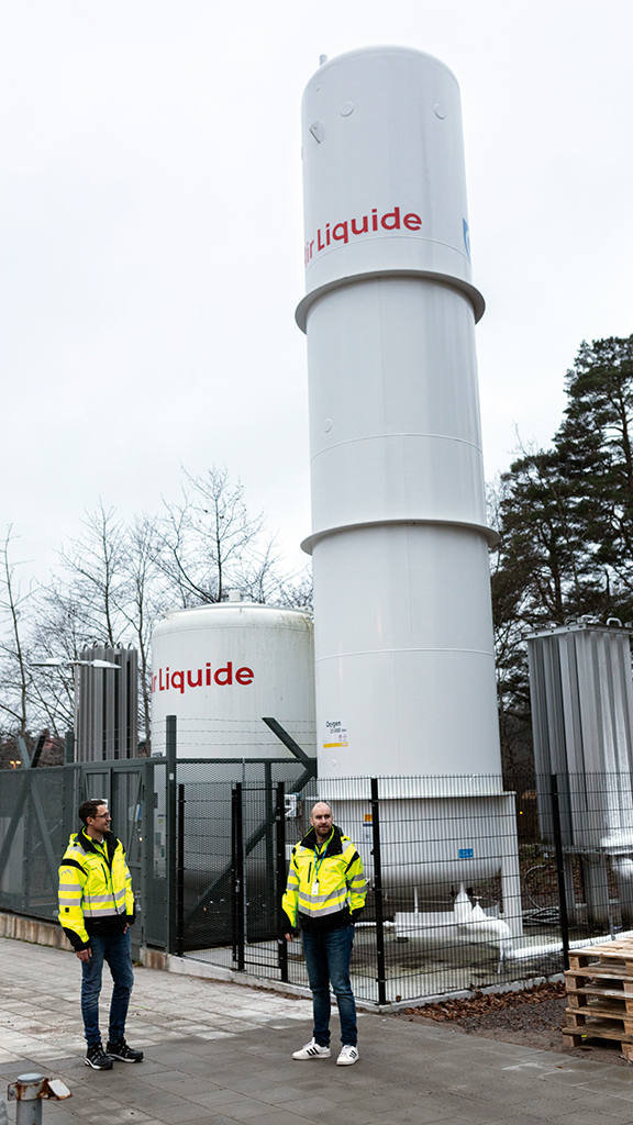 När pandemin var som värst ökade förbrukningen av andningsoxygen med 250 procent. En ytterligare tank med plats för 25 000 liter andnings­oxygen installerades. Foto: David Lagerlöf