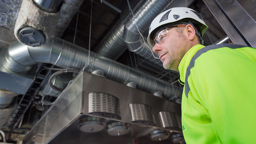 Ventilationskåpan ovanför spisarna i storköket var en av de största utmaningarna, berättar Matthias Winald. Foto: Jesper Mott