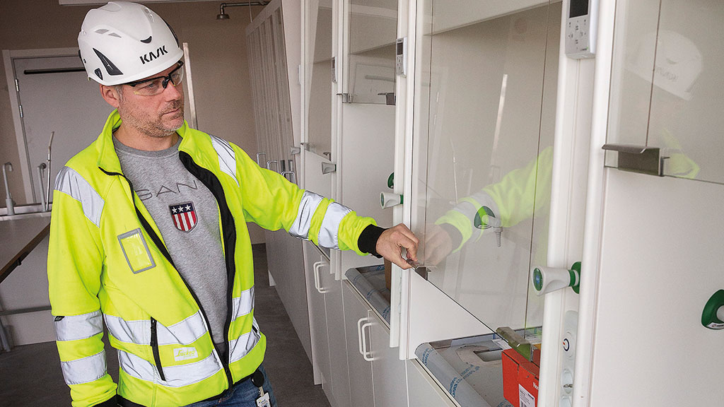 Det blir värmeåtervinning även på ventilationen från dragskåpen i de nya kemi­salarna. Foto: Jesper Mott