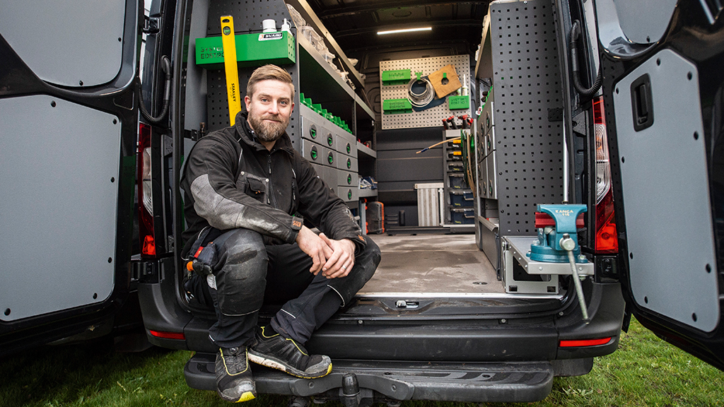 Andreas Mårtensson uppskattar att han sparar runt 30 minuter om dagen på att veta exakt var han har olika prylar. Foto: Jens Christian